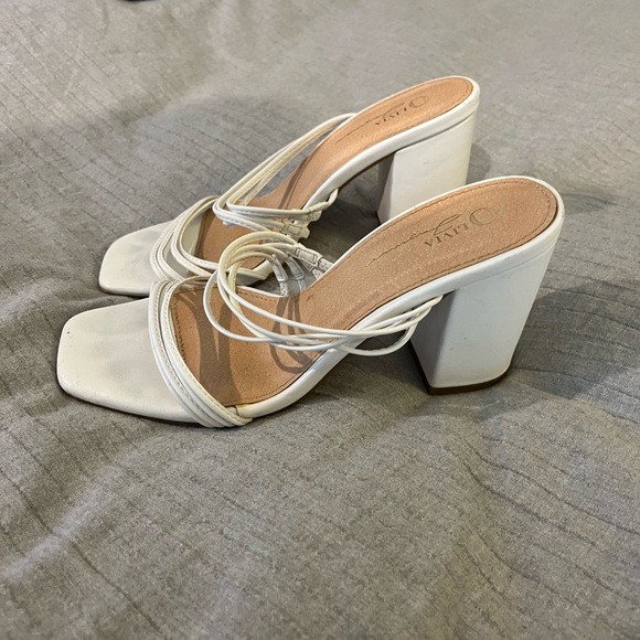 White strappy block heel - Picture 4 of 5